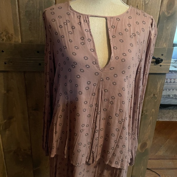 Cute Violet Colored Floral Tunic with Keyhole - Picture 2 of 5